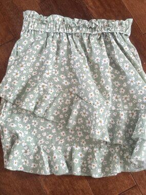 SHEIN light green daisy floral skirt